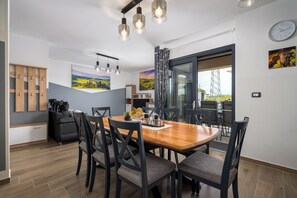 Dining - A luxury 3 bedroom, 2 storey apartment with terrace and whirlpool - Brigitta 5 (Umag)