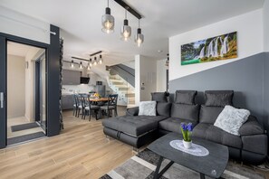 TV - A luxury 3 bedroom, 2 storey apartment with terrace and whirlpool - Brigitta 5 (Umag)