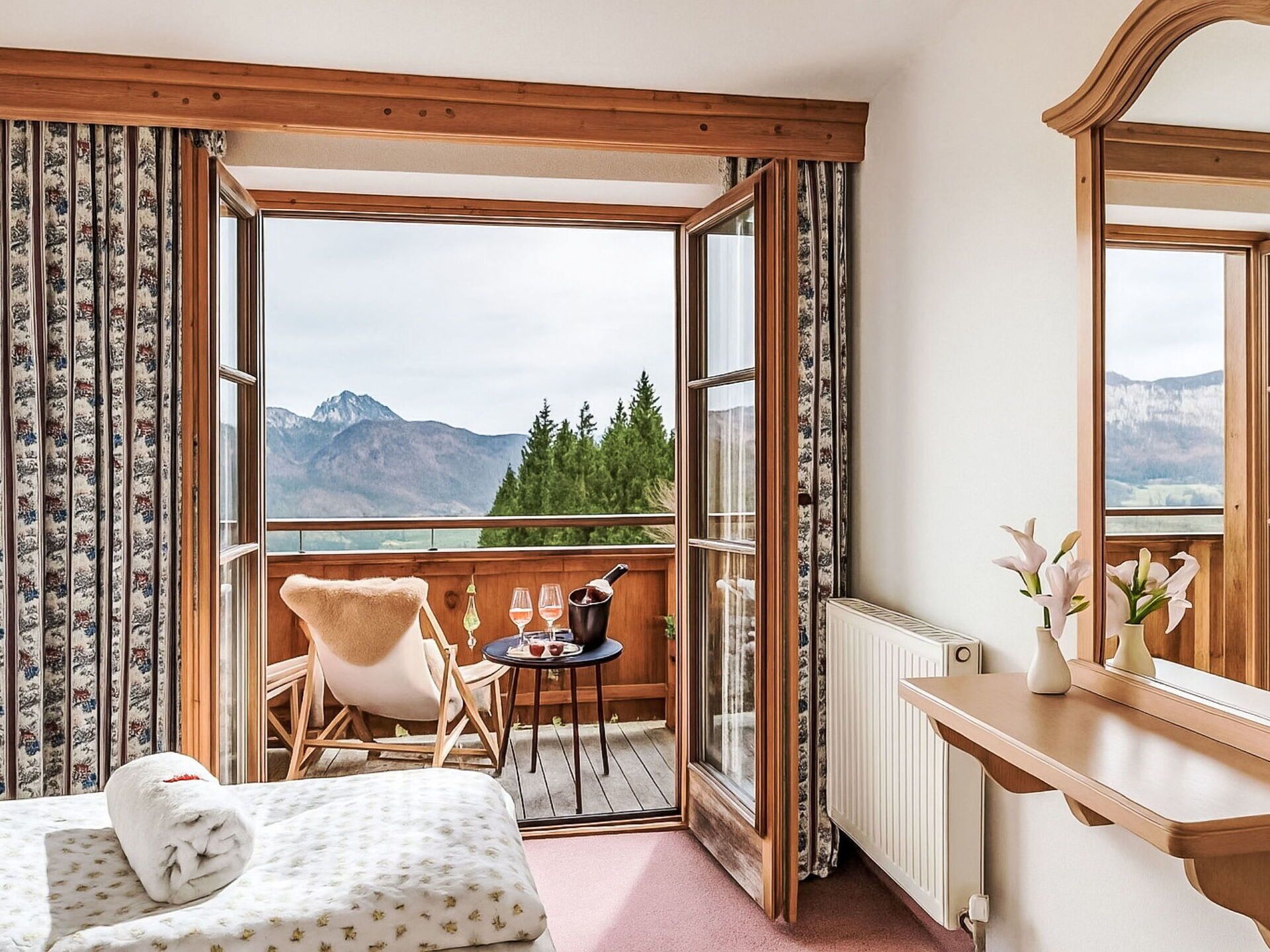 Travel cot, free WiFi, bed sheets