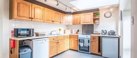 Mikroaaltouuni, uuni, astianpesukone