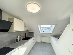 Mikrowelle, Ofen, Geschirrspüler