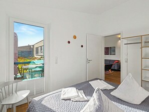 Travel cot, free WiFi - Beautiful private villa for 6 people with WIFI, hot tub, pool, TV and terrace (Diepholz)