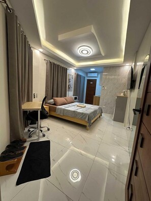 Deluxe Double Room | Free WiFi, bed sheets - OYO 1181 Casa Leveria (Imus)
