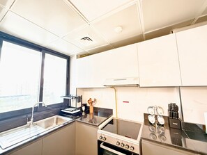 Private kitchen - Majestic 2 BHK Park view at Liwan 2- Dubai (Dubai)
