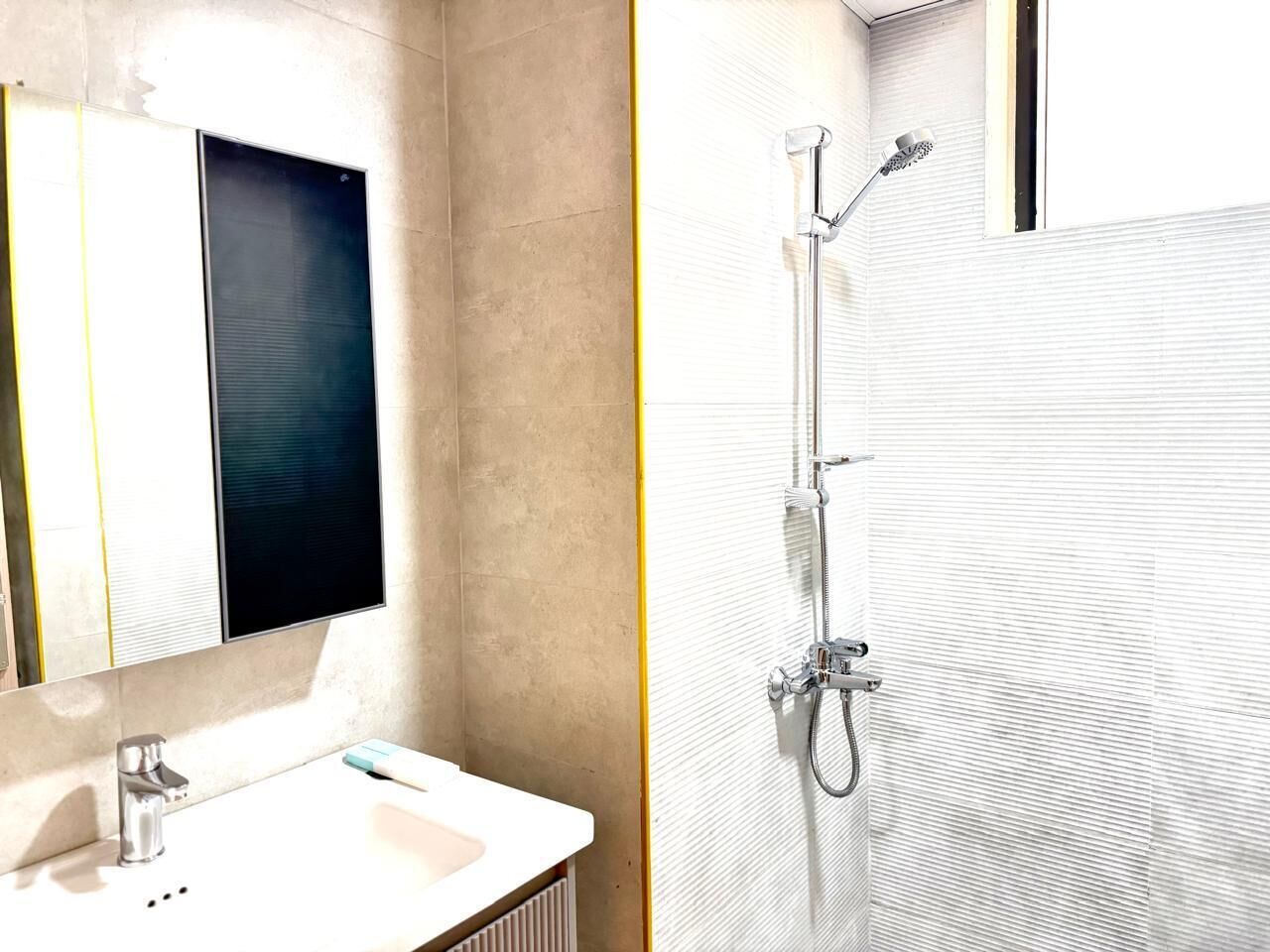 Doccia, asciugacapelli, bidet, asciugamani