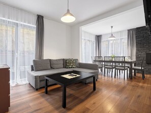 TV - Beautiful apartment for 8 guests with WIFI, TV and pets allowed (Klášterec Nad Ohří)