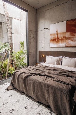 خزنة داخل الغرفة وواي فاي مجانًا