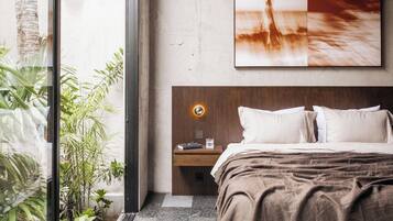 خزنة داخل الغرفة وواي فاي مجانًا