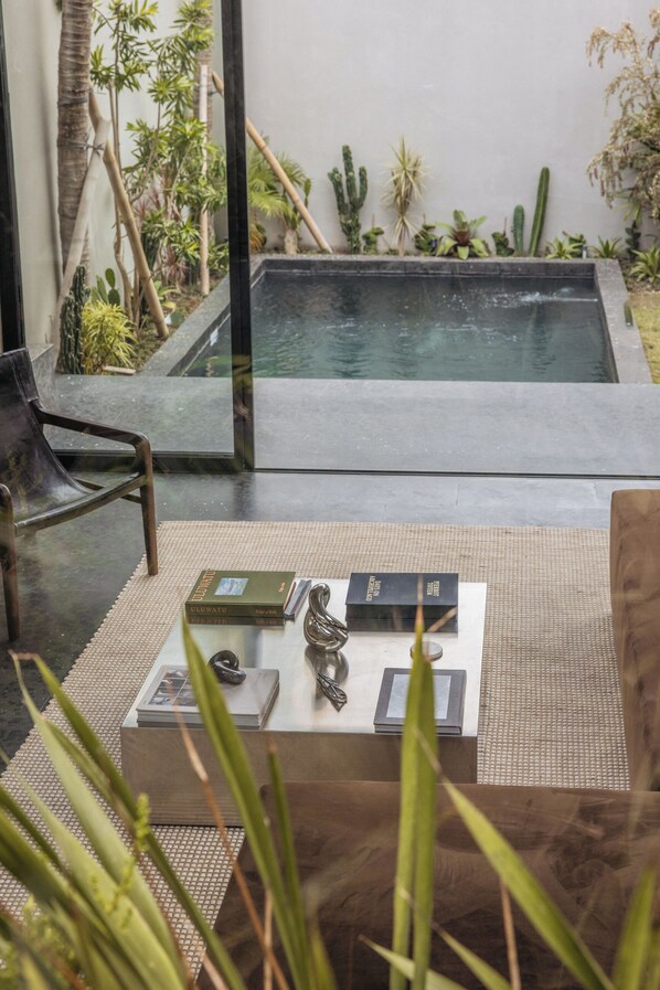 حمّام سباحة خارجي