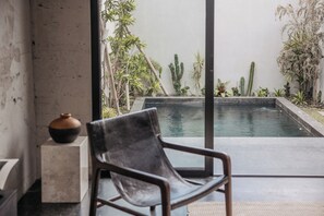 Vila luxo, 2 quartos, piscina particular, vista para o jardim | Vista do quarto
