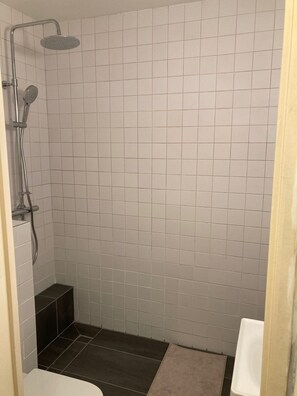 Handtücher, Seife, Toilettenpapier