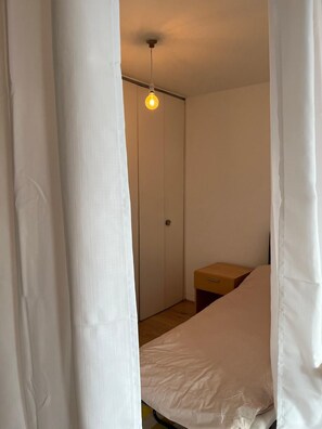 Bügeleisen/Bügelbrett, kostenloses WLAN, Bettwäsche