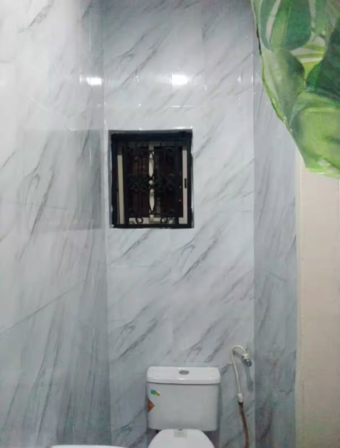 Suihku, pyyhkeet, saippua, vessapaperi