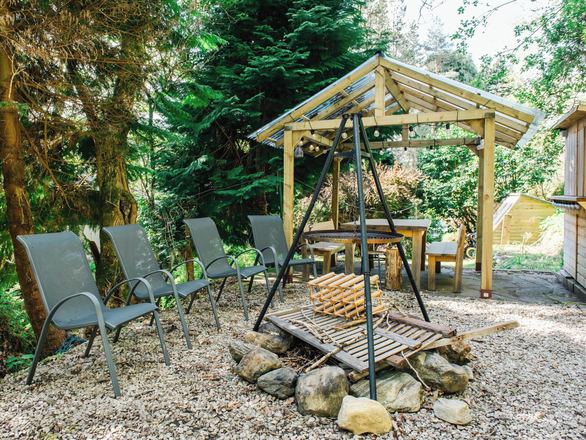 Holz, Möbel, Gartenmöbel, Tisch Im Freien, Garten, Wald, Schatten, Stuhl, Natürliches Material, Dschungel