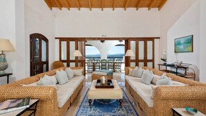 Comfort-huvila, merinäköala | Oleskelualue