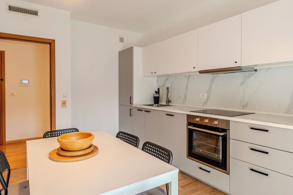 Küche, Countertop, Interior Design, Flooring, Möbel, Küchengerät, Fussboden, Holz, Cabinetry, Major Appliance