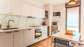 Micro-ondes, four, lave-vaisselle