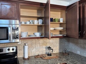 電子レンジ、オーブン、コンロ、食器洗い機