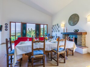 Dining - Beautiful private villa for 10 people with WIFI, private pool, A/C and panoramic view (Vicchio)