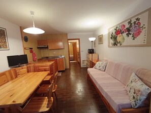 TV - Beautiful apartment for 4 guests with TV (Canazei)