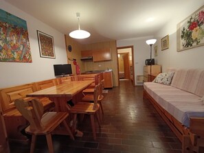 TV - Beautiful apartment for 4 guests with TV (Canazei)