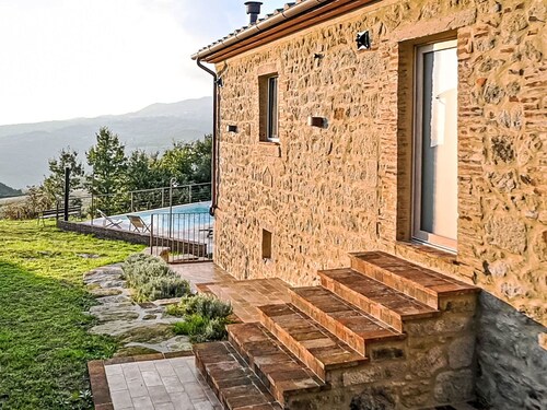 Stunning private villa for 6 guests with A/C, private pool, WIFI, TV, patio and panoramic view