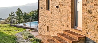 Stunning private villa for 6 guests with private pool, WIFI, A/C, TV, patio and panoramic view