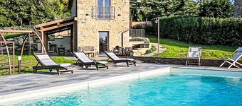 Beautiful private villa for 6 guests with private pool, A/C, WIFI, TV, patio and panoramic view
