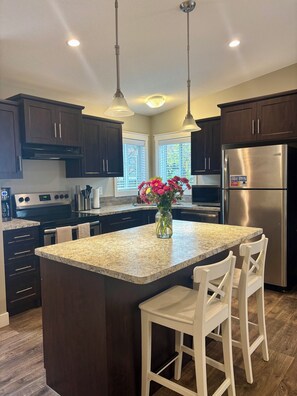 Micro-ondes, four, plaque de cuisson, lave-vaisselle