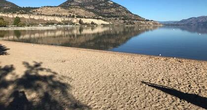 The Nook at Latimer - 2 Bedroom Carriage House- Short Walk to Downtown and Beach