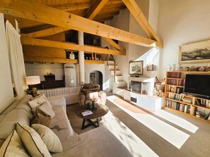 Télévision, cheminée