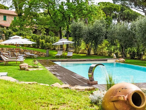 Wonderful private villa for 10 guests with hot tub, pool, WIFI, TV, terrace and panoramic view