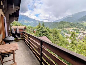 Property grounds - Cosy apartment for 8 people with hot tub, WIFI, TV, balcony and pets allowed (Fiesch)