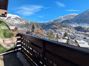 Property grounds - Beautiful apartment for 7 people with WIFI, hot tub, TV, balcony and pets allowed (Fiesch)