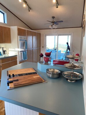 Fridge, microwave, oven, stovetop - Casa del Lago (Glenhaven)