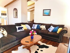 Smart TV, chimenea, videojuegos y libros 
