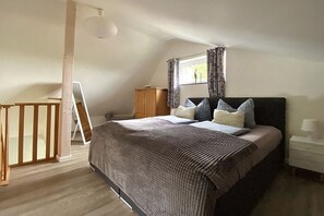 2 Schlafzimmer, Reisekinderbett, kostenloses WLAN, Bettwäsche