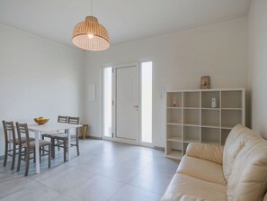 TV - Nice apartment for 7 guests with WIFI, A/C, TV and balcony (Viareggio)