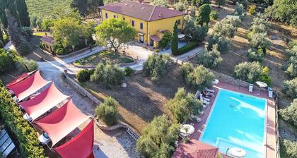 Beautiful apartment for 5 people with pool, A/C, WIFI, patio and pets allowed