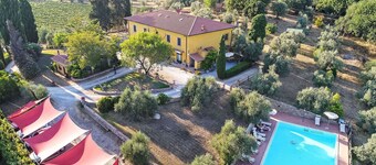 Elegante appartamento per 6 ospiti con WIFI, A/C, piscina, patio, animali ammessi e vista panoramica