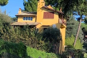 Exterior - The Magic Little Castle - Where Memories Come Alive (Grottaferrata)