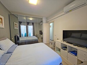 Bügeleisen/Bügelbrett, Reisekinderbett, kostenloses WLAN