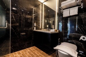 Towels, soap, shampoo, toilet paper - The Umalas Signature (Kerobokan)
