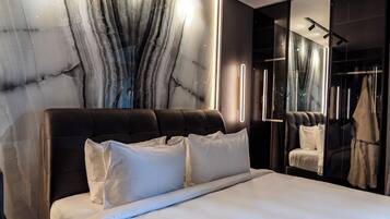 Deluxe Studio Suite, 1 Katil Raja (King), Garden View | Peralatan tempat tidur premium, tilam berlapik, meja