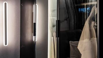 Handtücher, Seife, Shampoo, Toilettenpapier