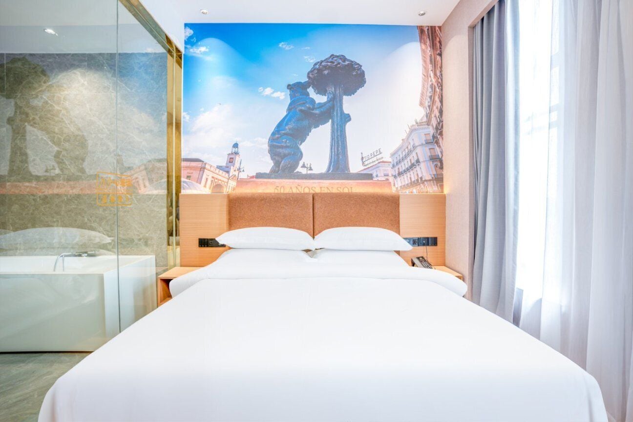 Bureau, espace de travail pour ordinateur portable, rideaux occultants