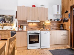 Fridge, microwave, dishwasher, cookware/dishes/utensils