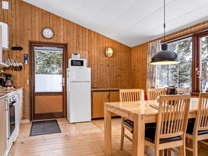 Jääkaappi, mikroaaltouuni, astianpesukone