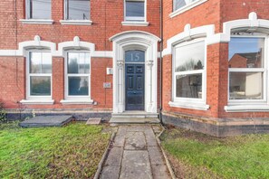 Exterior detail - WhiskAwayHomes - St Stephens Court - Apartment 2 (Worcestershire)