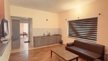 Family Suite, Mountain View | Living area | 34-inch LED TV with satellite channels